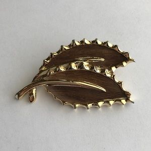 Vintage Sarah Coventry Leaf Pin